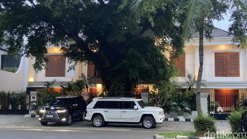 Para Ketua Umum Partai Koalisi Indonesia Maju (KIM) Plus mendatangi kediaman rumah Presiden Prabowo Subiantodi Jalan Kertanegara, Jaksel. Ini yang dibahas. (Devi P/detikcom)