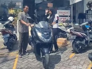 Pedagang Air Isi Ulang Beli Motor Pakai Uang Receh Usai Nabung 7 Tahun