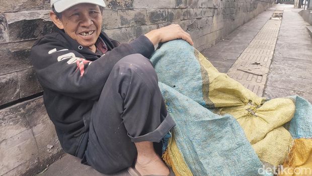 Pemulung di Bandung bernama Edi.