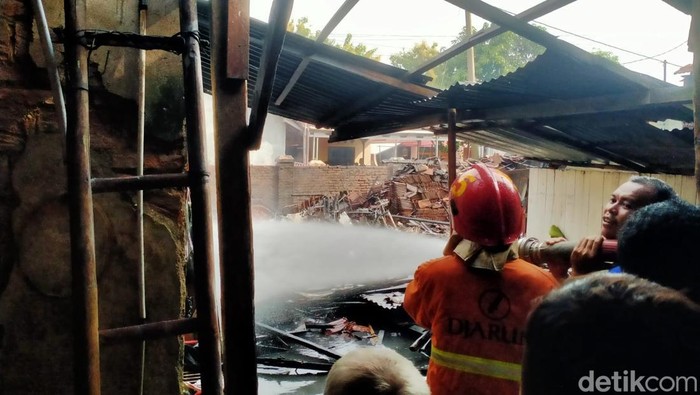 Penitipan motor di Desa Bulungcangkring Kecamatan Jekulo, Kudus terbakar hebat, Sabtu (28/12/2024).