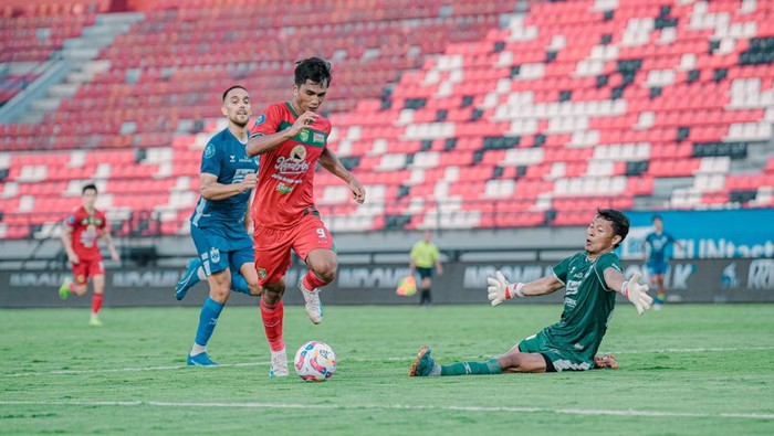 Pertandingan PSIS Semarang Vs Persebaya Surabaya di Stadion  Dipta Gianyar.