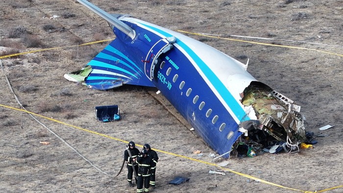 Pesawat Azerbaijan Airlines jatuh di Kazakhstan, 38 orang tewas  Apa penyebab kecelakaan?