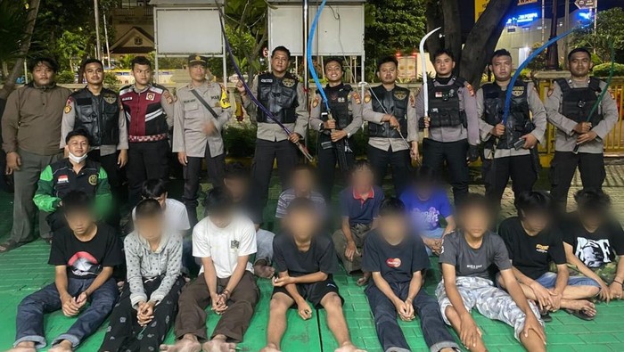 Polisi tangkap belasan remaja tawuran di Jelambar, Jakarta Barat