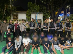 Polisi Tangkap 13 Remaja Tawuran di Jakbar, Celurit-Stik Golf Disita