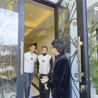Putri Zulkifli Hasan dan Zumi Zola baru saja menikah. Resmi menjadi suami-istri, mereka tinggal di bawah satu atap. Bukan hunian biasa karena berdiri megah dengan interior yang mewah dan glamor. (Foto: YouTube/AH)
