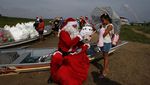 Sinterklas Bawa Kebahagiaan Natal untuk Anak-anak di Sungai Amazon