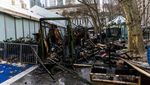 Sisa-sisa Pasar Liburan Populer di New York yang Hangus Terbakar