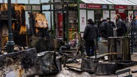 Pasar liburan luar ruangan di Bryant Park, New York City sempat terbakar pada Jumat (27/12/2024) pagi waktu setempat. Api dan gumpalan asap membubung di atas tempat wisata populer di pusat kota Manhattan saat petugas pemadam kebakaran bergegas memadamkan api.