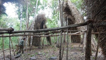 Gambar-gambar tersebut, yang beberapa di antaranya diambil pada tahun 2024, menunjukkan bahwa populasi suku Massaco telah meningkat lebih dari dua kali lipat sejak awal tahun 1990-an. Namun, kami masih belum bisa mengatakan siapa mereka, kata Algayer kepada The Guardian . Masih banyak misteri. Foto: via Petapixel