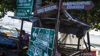 Peningkatan infrastruktur penunjang serta kebersihan pantai dan lingkungan menjadi penting untuk lebih dijaga agar wisatawan betah dan semakin banyak yang datang.