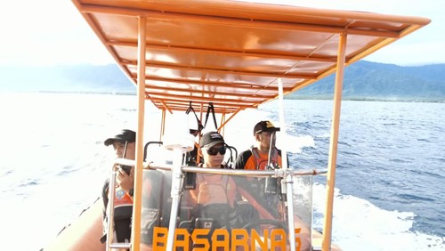 Tim SAR gabungan melakukan proses pencarian pria yang dilaporkan hilang di Pantai Teluk Terima, Kecamatan Gerokgak, Buleleng, Bali, Sabtu (28/12/2024). (Foto: Dok. Basarnas Bali)
