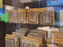 Heboh Pembeli Minta Gratisan Bakso hingga Toko Kopi Tertua di Bogor