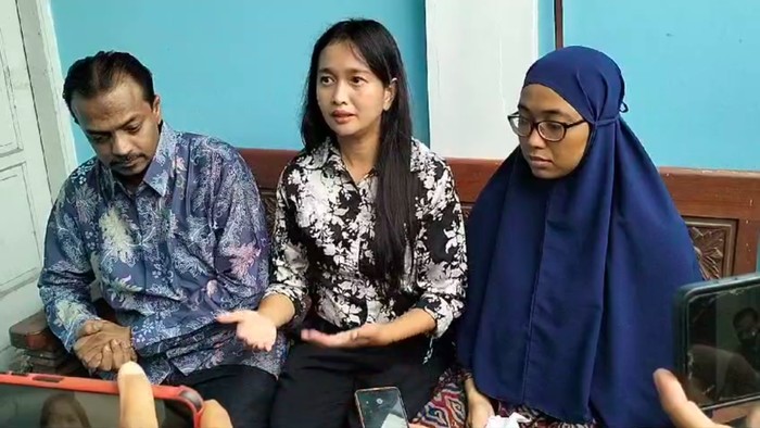 Wanita asal Solo bernama Arimbi membantah keterangan mantan suaminya, Yudi, dalam RDPU Komisi III DPR RI yang menyebut kasus dugaan pemerkosaan yang menimpa istrinya mandek selama 7 tahun. (dok Istimewa)