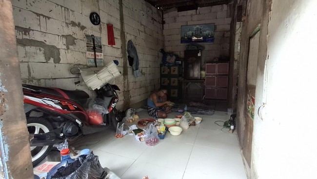 Canda Warga Muara Angke Ibaratkan Rob Seperti Keluarga