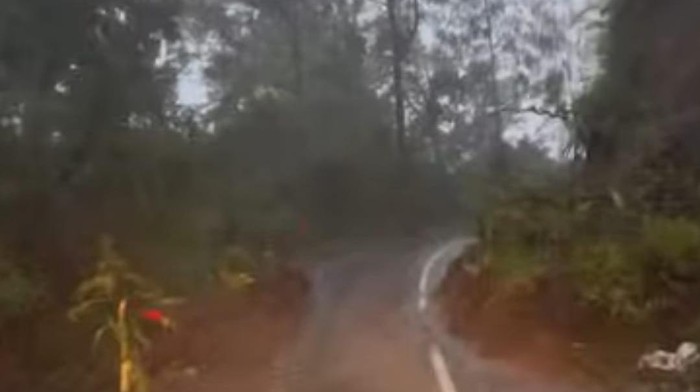 Akses Menuju Bromo Via Malang Sempat Terhambat Imbas Longsor di Jemplang
