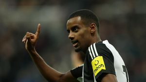 Gaji Selangit dari Tanah Arab yang Tak Goyahkan Isak