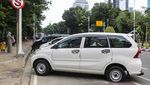 Awas! Parkir Sembarang di Jalan Medan Merdeka Jakarta Kena Kempes Ban