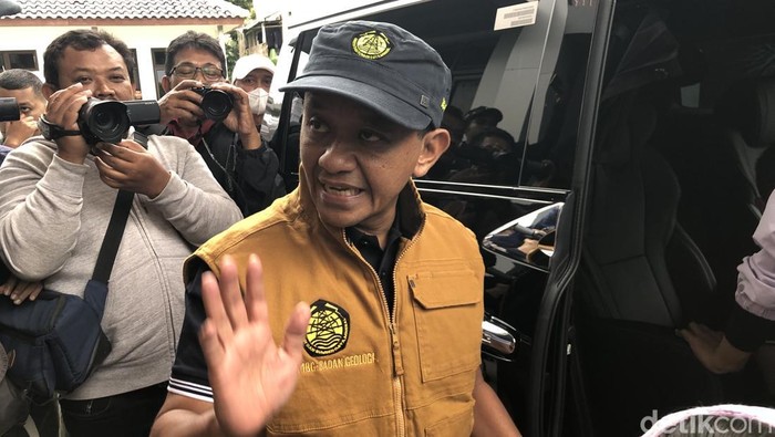 Bahlil Lahadalia di Pos Pengamatan Gunung Api Merapi, Kaliurang, Sleman, Minggu (29/12/2024).