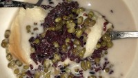 Bubur Kacang Ijo Madura 63 di kawasan Ceger, Cipayung, Jakarta Timur juga bisa dinikmati. Buka sore hari hingga larut malam, bubur kacang ijo bisa menghangatkan tubuh. Semangkuk bubur kacang ijo itu bisa dinikmati dengan ketan hitam dan roti tawar. Foto: Google Review