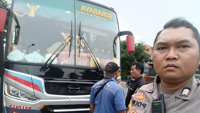 Bus Sumber Slamet di Sidoarjo tabrak motor tewaskan mahasiswi