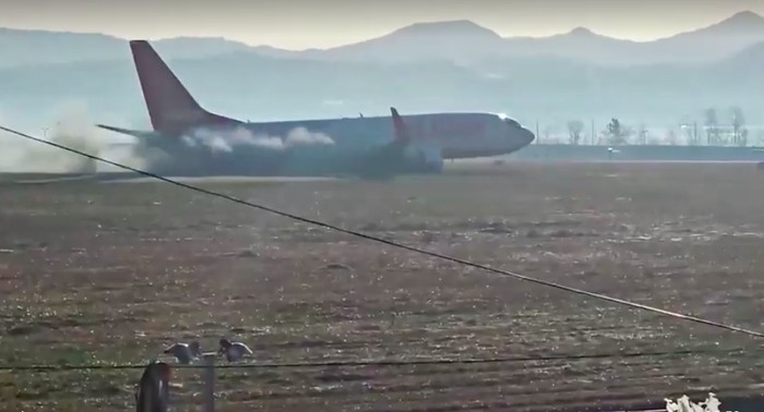 Detik-detik Pesawat Jeju Air Mendarat Tanpa Roda Lalu Menabrak Tembok Bandara Muan, Korsel.