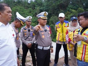 Jalur Lintas Riau-Sumbar Ramai Lancar usai Terimbas Longsor