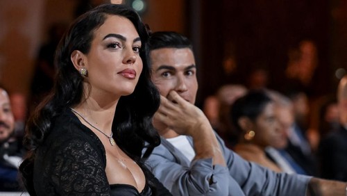 DUBAI, UNITED ARAB EMIRATES - DECEMBER 27: Al-Nassr player Cristiano Ronaldo (2nd L) and Georgina Rodriguez (L) attend the Globe Soccer Dubai Awards 2024 as part of the Dubai International Sports Conference 2024 in Dubai, United Arab Emirates (UAE) on December 27, 2024. (Photo by Waleed Zein/Anadolu via Getty Images)
