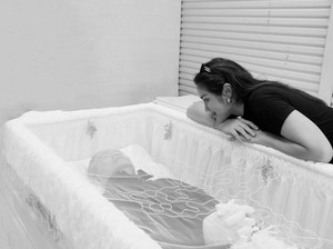 Momen Pergantian Tahun, Jessica Iskandar Lakukan Malam Kembang Mendiang Ayah