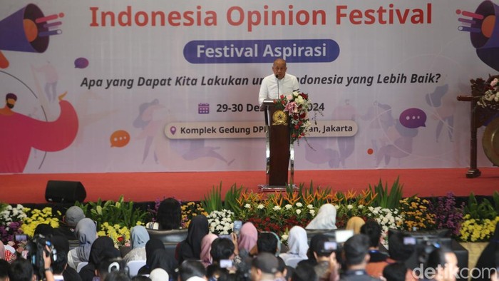 Wakil Ketua DPR Saan Mustopa membuka Festival Aspirasi dalam rangka meningkatkan partisipasi publik di Gedung Nusantara II DPR, Minggu (29/12/2024).