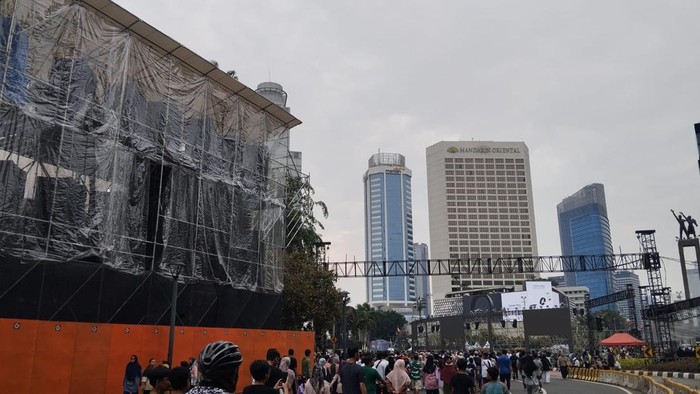 Panggung persiapan menyambut tahun baru di Bundaran HI