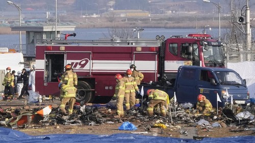 Firefighters and rescue team members work near the wreckage of a passenger plane at Muan International Airport in Muan, South Korea, Sunday, Dec. 29, 2024. (AP Photo/Ahn Young-joon)