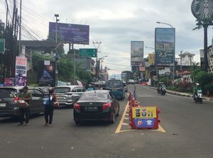 Video: Polisi Terapkan One Way Arah Jakarta, Mobil Menuju Puncak Disetop