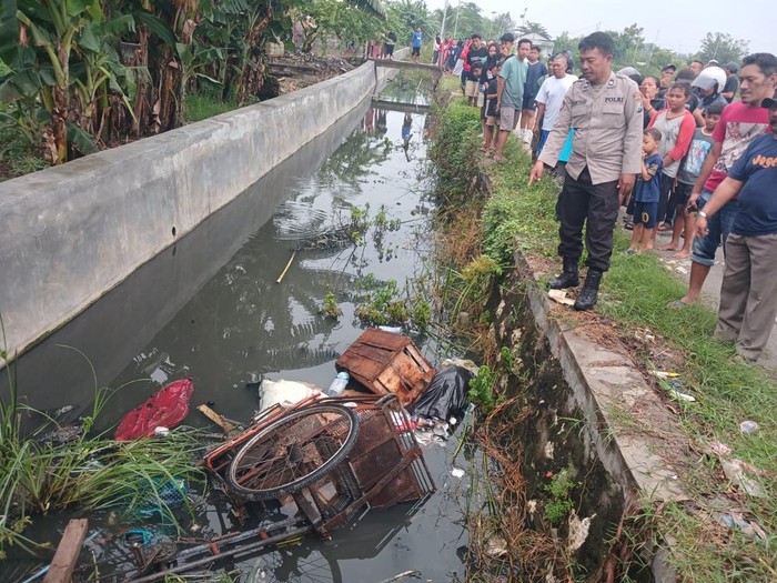 Lokasi tukang becak di Lamogan ditemukan tewas dalam parit