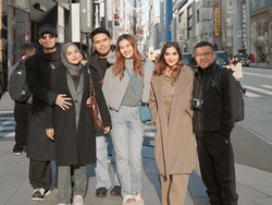 8 Foto Mesra Aurel Hermansyah Triple Date Bareng Aaliyah Massaid ke Jepang