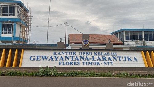 Bandara Gewayantana Larantuka di Flores Timur, Nusa Tenggara Timur (NTT).