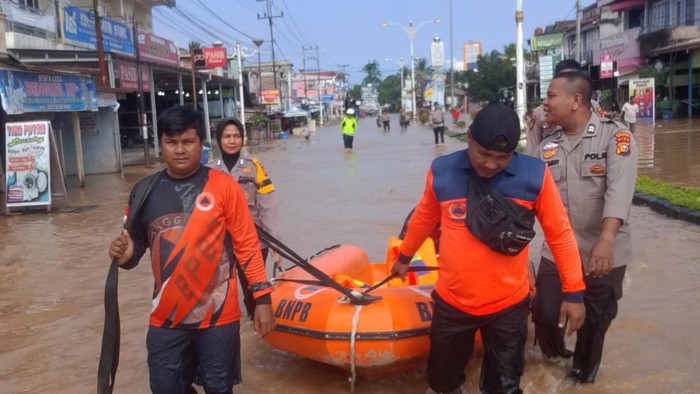 Banjir di Rokan Hulu (Foto: Istimewa)