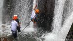 Berpetualang Lewat Canyoning di Gunung Menir Bogor