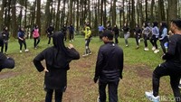 Rian dan komunitasnya menjalankan ini tanpa bantuan pemerintah. Meski potensi besar canyoning di Bogor sudah mulai menarik minat banyak orang.  