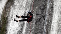 Bagi pecinta adrenalin, canyoning di Curug Tebing bukan hanya tentang menaklukkan alam. Kegiatan ini juga cara menikmati keindahan tersembunyi di Bogor yang menanti untuk dijelajahi.  