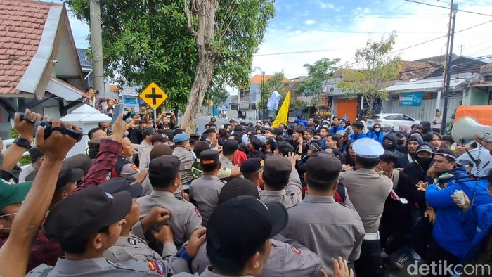 Demo mahasiswa tolak ppn 12%