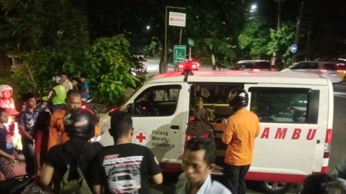 Evakuasi bayi yang ditemukan di Jalan Indrapura