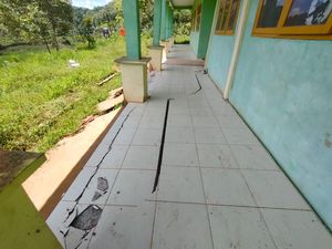Video: Fenomena Tanah bergerak, Gedung Asrama Sekolah di Mamasa Terancam Ambruk