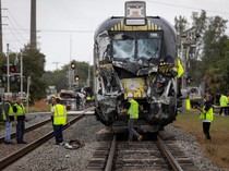 Geger Kereta Tabrak Truk Pemadam Kebakaran di Florida