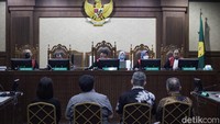 Helena juga didakwa melakukan tindak pidana pencucian uang (TPPU). Jaksa mengatakan Helena menyamarkan transaksi terkait uang pengamanan seolah-olah dana CSR dari Harvey Moeis.
