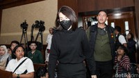 Helena Lim menjalani sidang vonis kasus korupsi timah Rp 300 triliun dan TPPU di Pengadilan Tindak Pidana Korupsi (Tipikor), Jakarta, Senin (30/12/2024). Hakim menyatakan Helena terbukti bersalah membantu korupsi pengelolaan timah yang merugikan negara Rp 300 triliun dan TPPU.