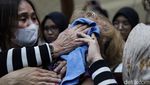 Ibunda Menangis di Sidang Vonis Helena Lim