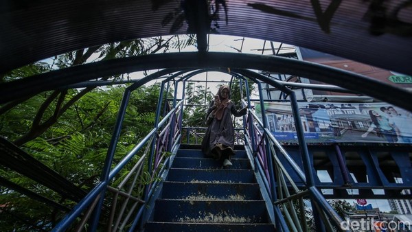 Ini JPO Dekat UIN Ciputat yang Viral Karena Rusak