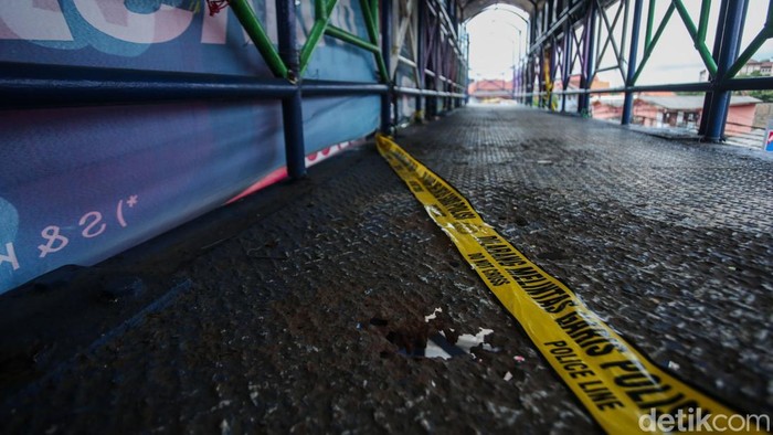 Ini JPO Dekat UIN Ciputat yang Viral Karena Rusak Jembatan penyeberangan orang yang berada di Juanda, Ciputat, Tangerang Selatan kondisi memprihatinkan. JPO di dekat UIN Syarif Hidayatullah itu rusak parah.