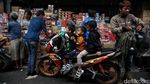Pedagang Kembang Api Tahun Baru Mulai Diserbu Pembeli