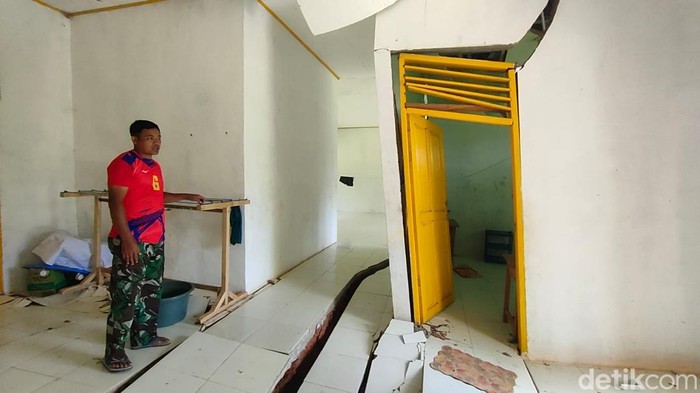 Kondisi gedung asrama SMK Negeri 1 Messawa akibat tanah bergerak.